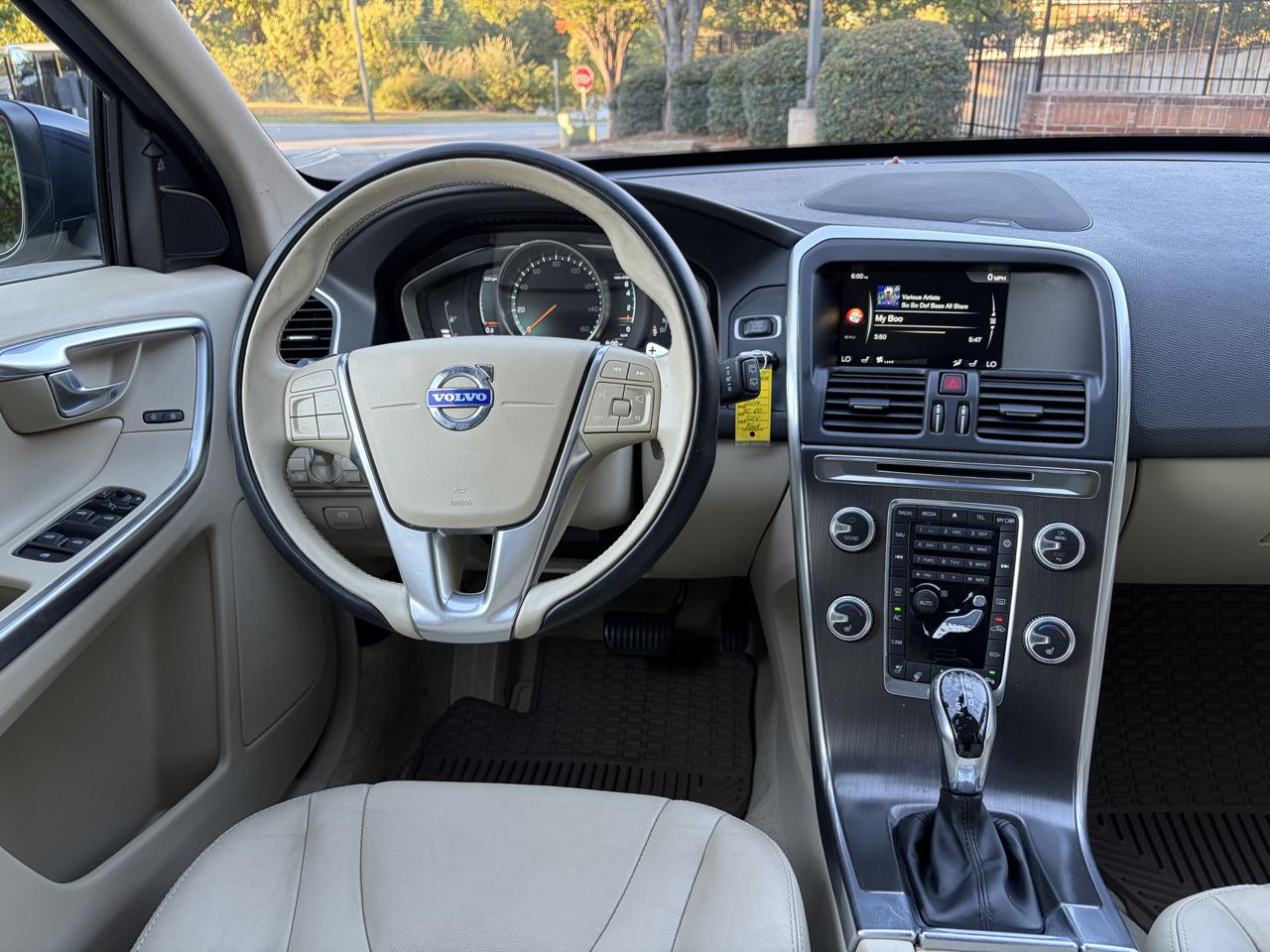 Volvo XC60 photo 14