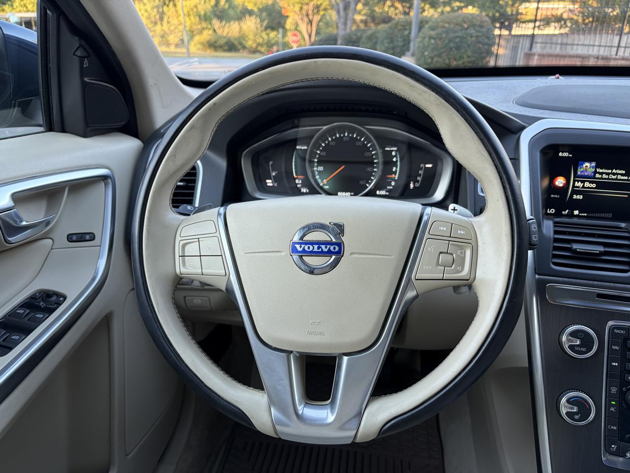 Volvo XC60 photo 15
