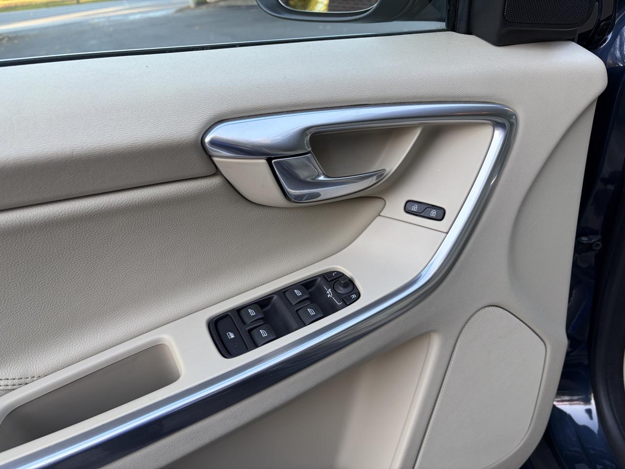 Volvo XC60 photo 22