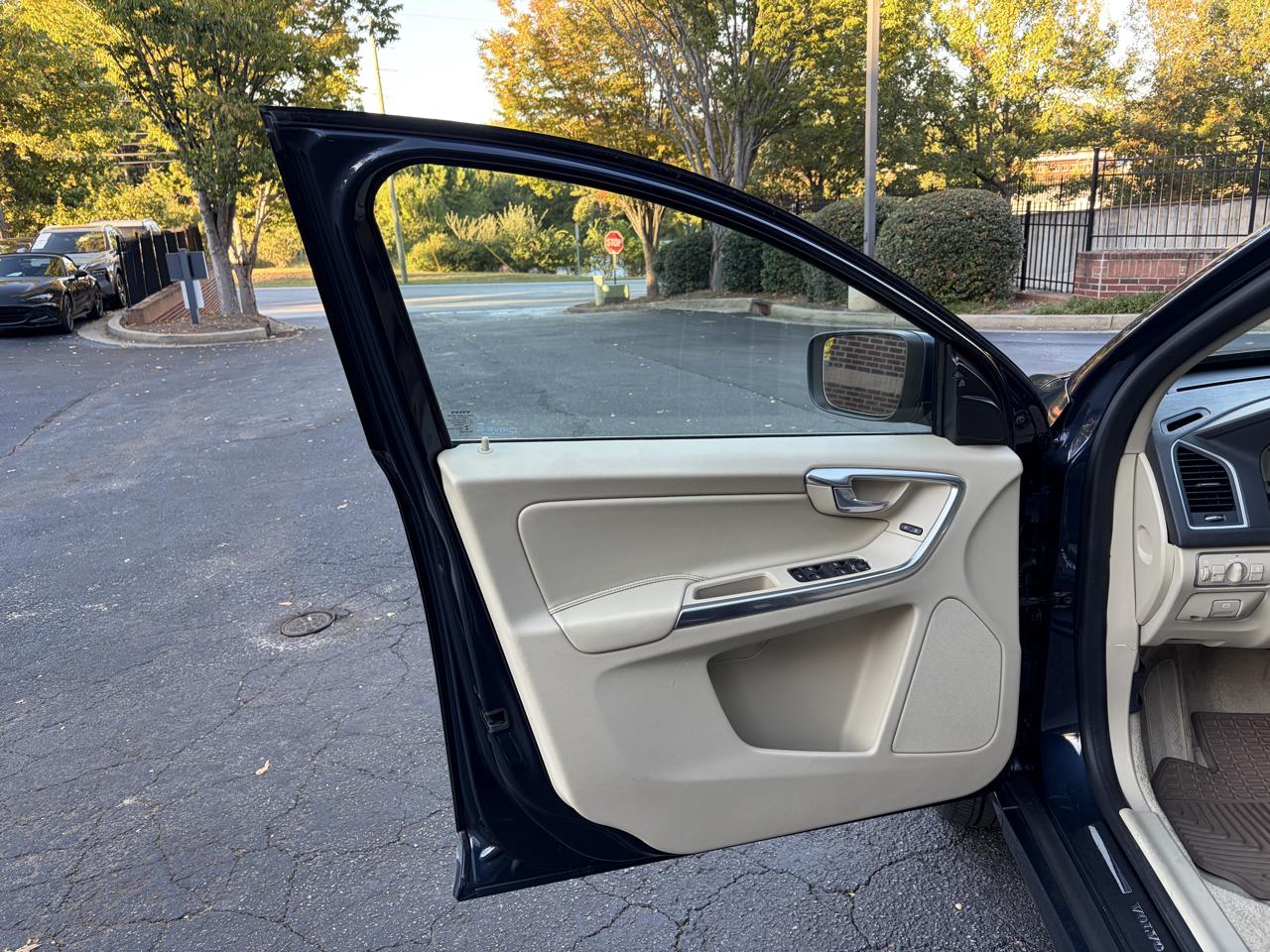 Volvo XC60 photo 21