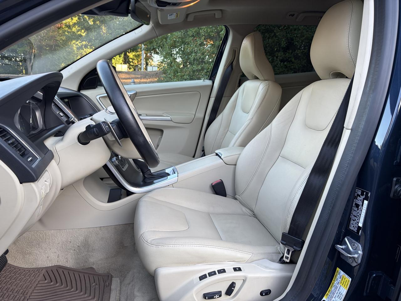 Volvo XC60 photo 25