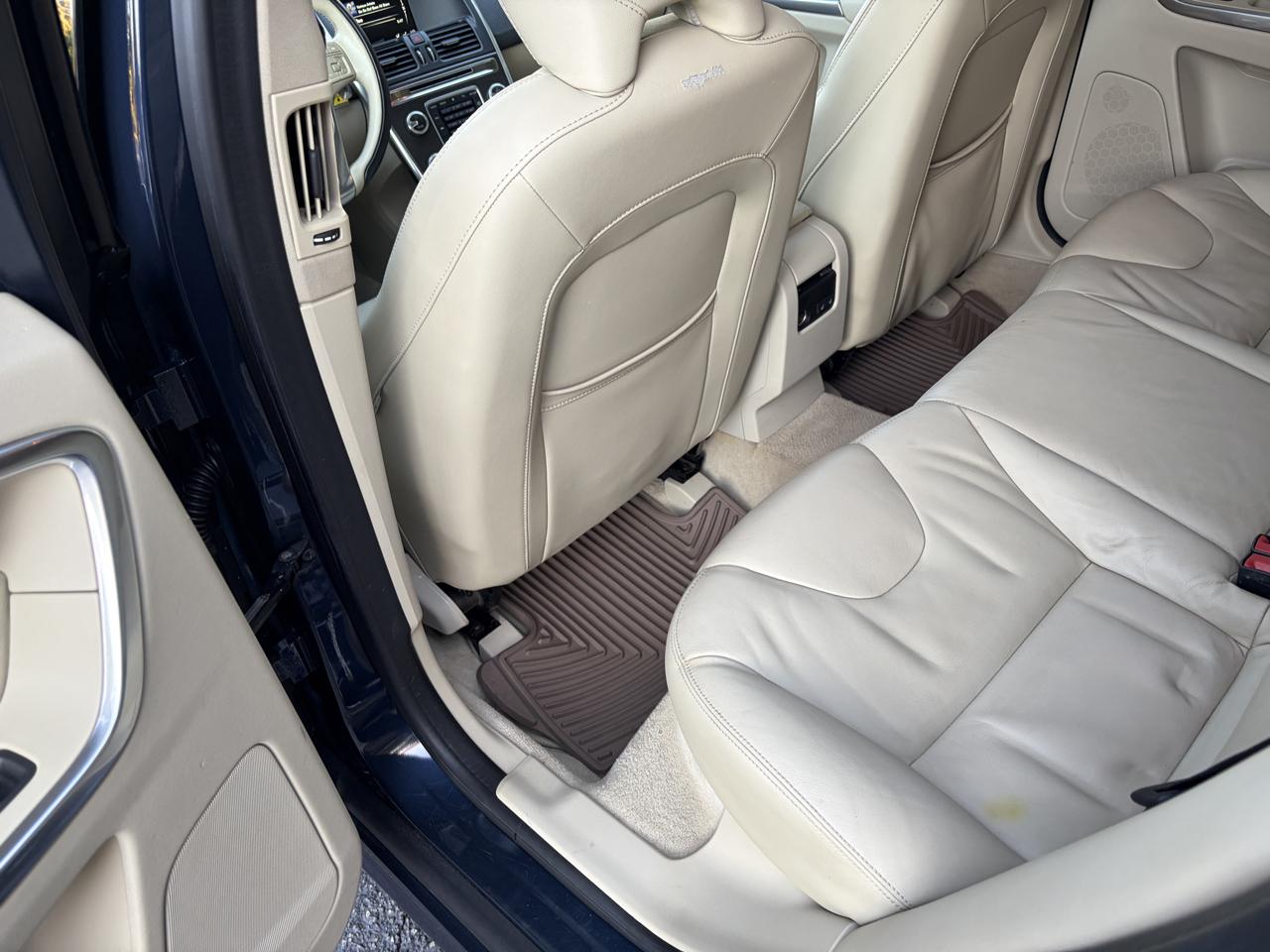 Volvo XC60 photo 29