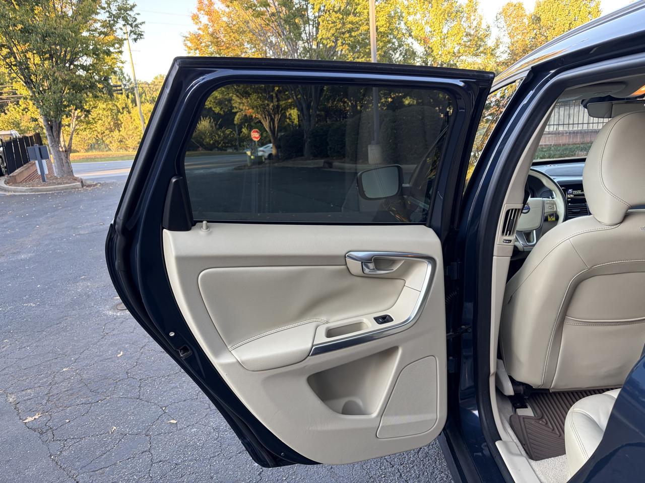 Volvo XC60 photo 28