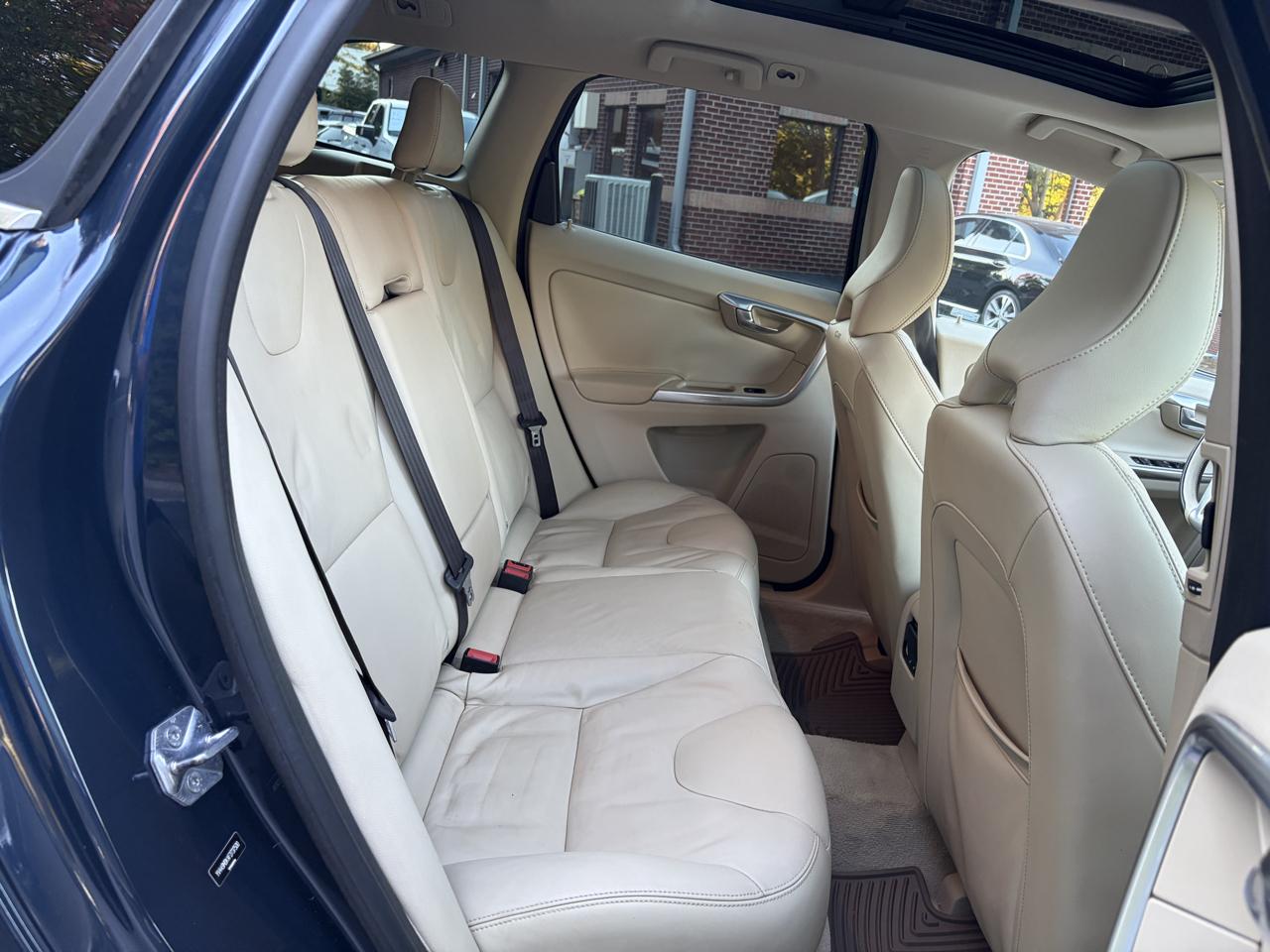 Volvo XC60 photo 37