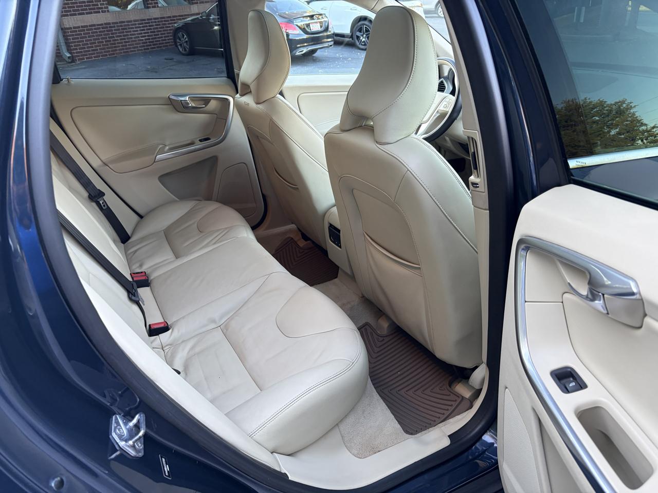 Volvo XC60 photo 36