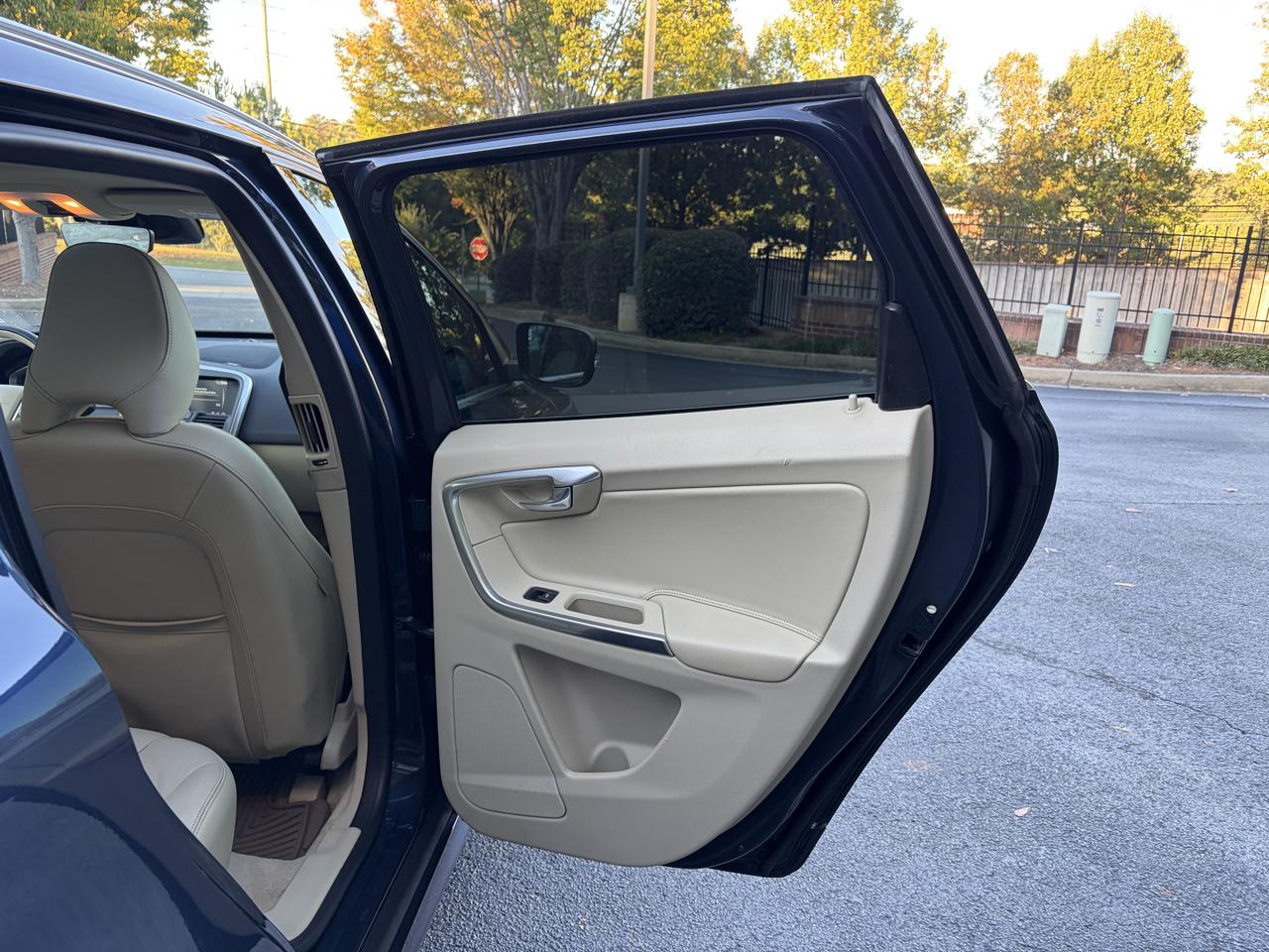 Volvo XC60 photo 35