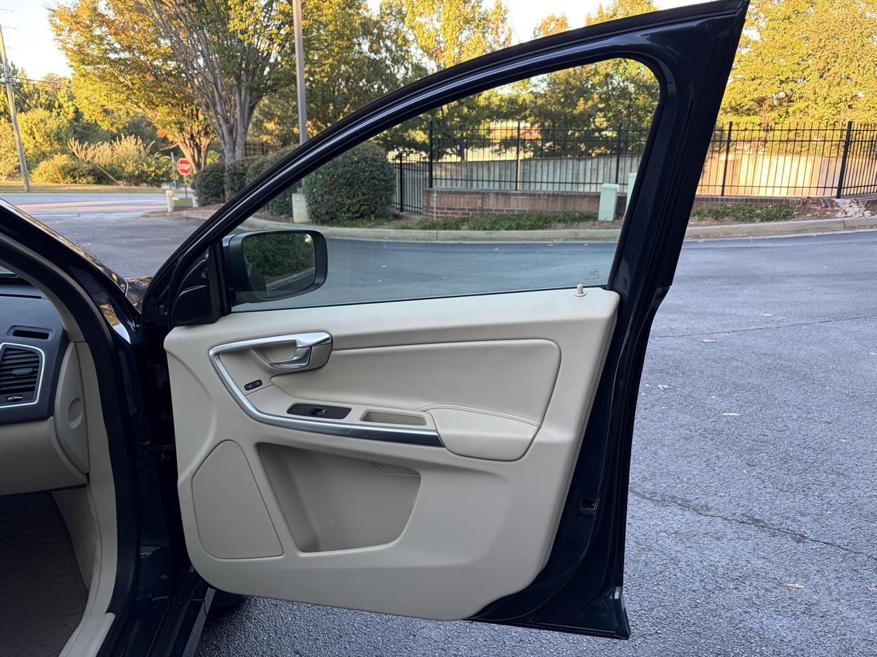 Volvo XC60 photo 38