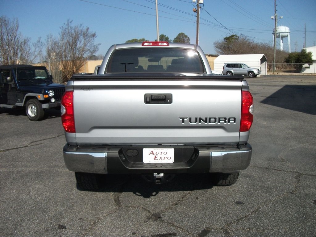 Toyota Tundra SR5 5.7L V8 CrewMax 2WD 2018