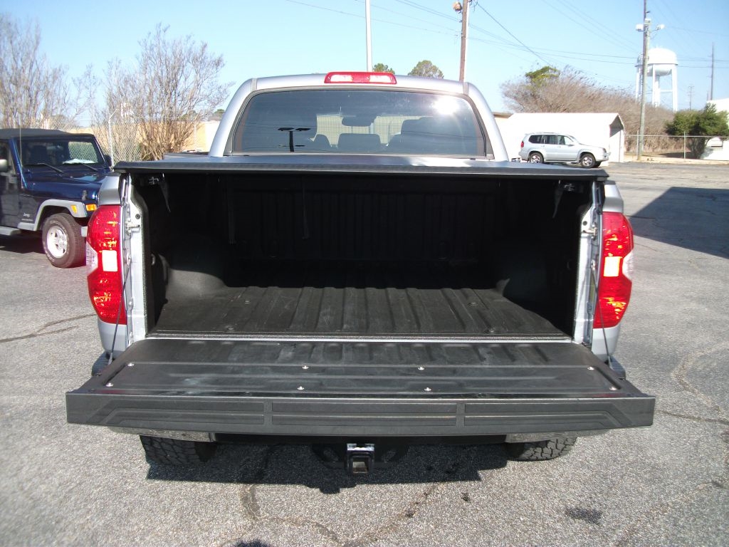 Toyota Tundra SR5 5.7L V8 CrewMax 2WD 2018