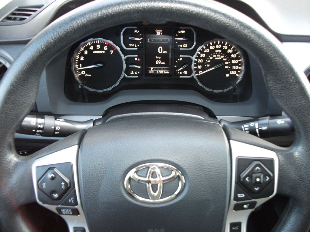 Toyota Tundra SR5 5.7L V8 CrewMax 2WD 2018