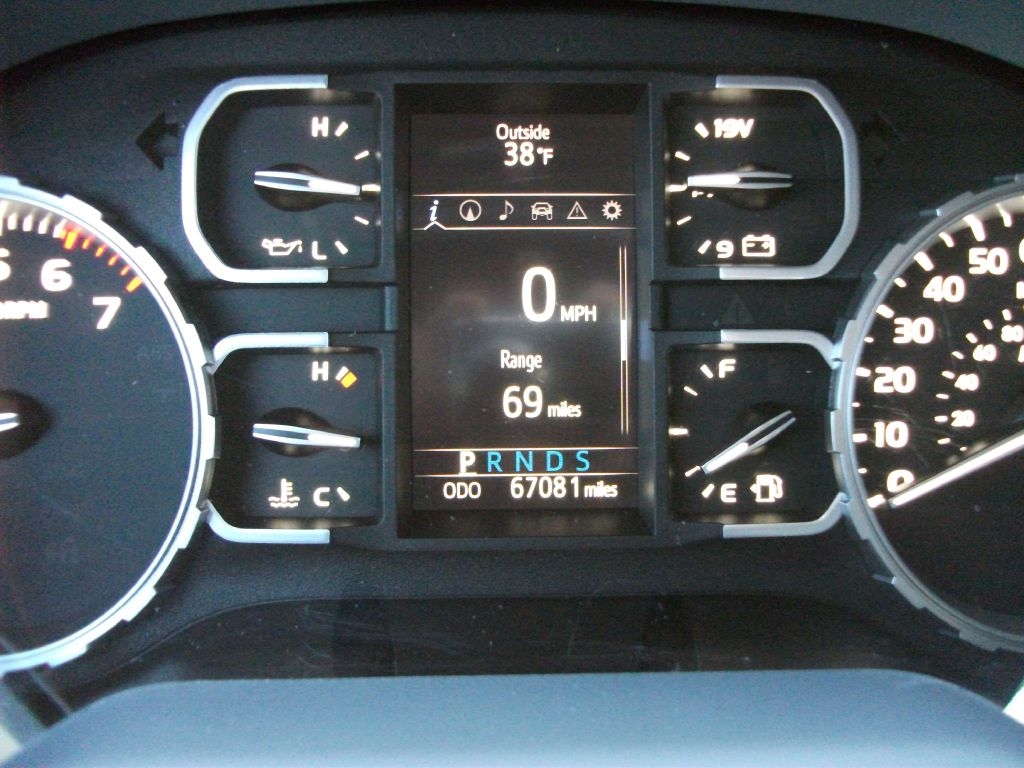 Toyota Tundra SR5 5.7L V8 CrewMax 2WD 2018