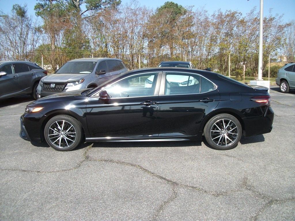 Toyota Camry Hybrid SE 2022