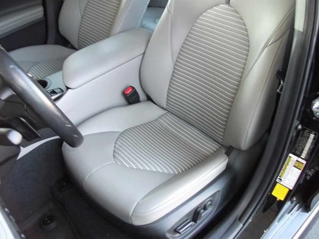 Toyota Camry Hybrid SE 2022