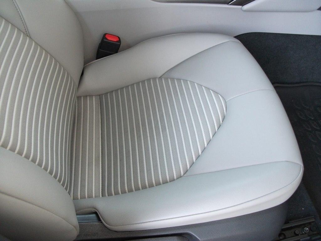 Toyota Camry Hybrid SE 2022