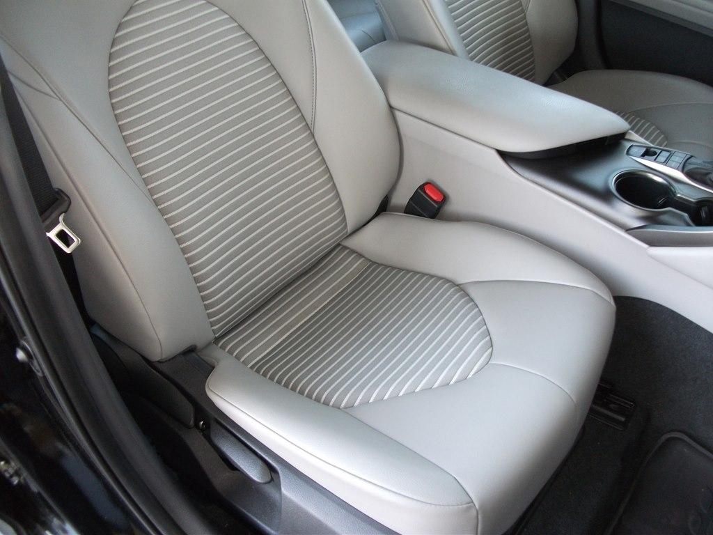 Toyota Camry Hybrid SE 2022