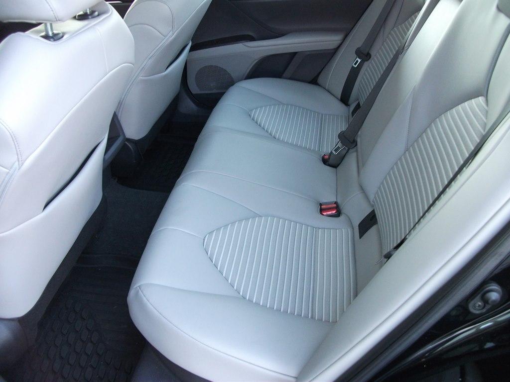 Toyota Camry Hybrid SE 2022