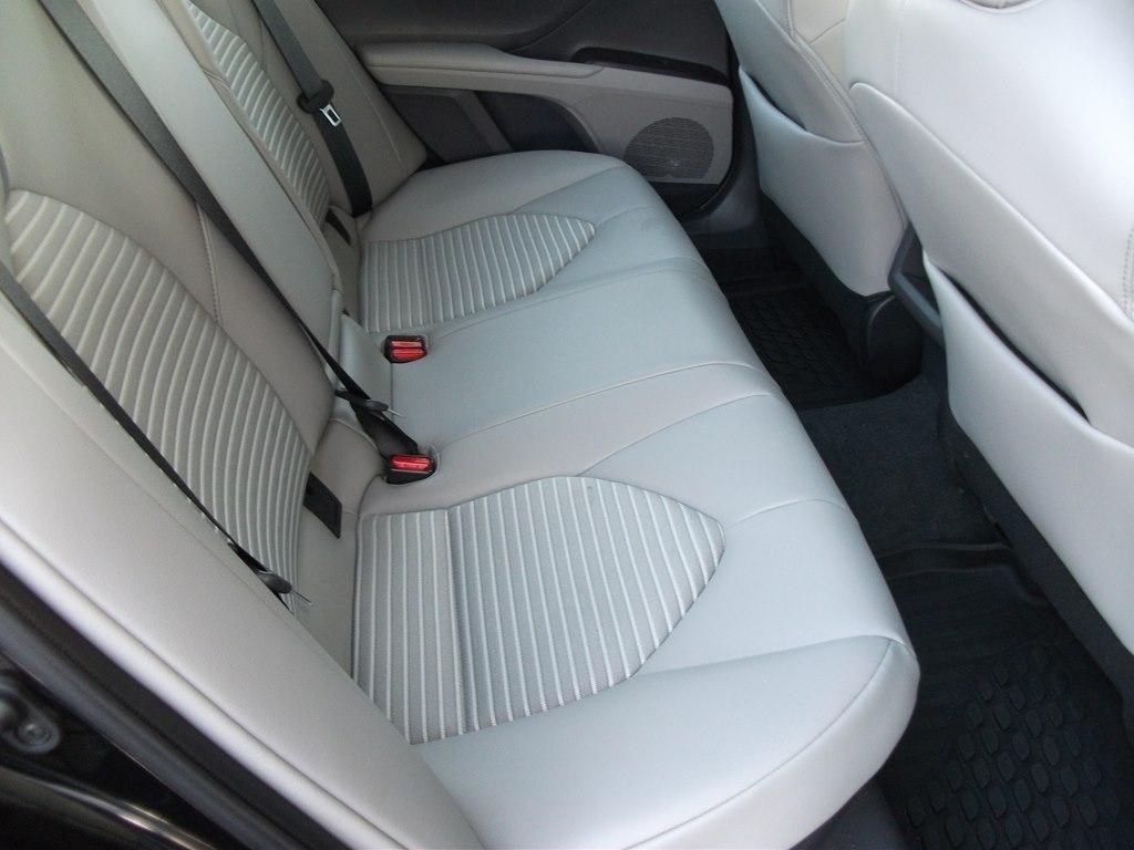 Toyota Camry Hybrid SE 2022