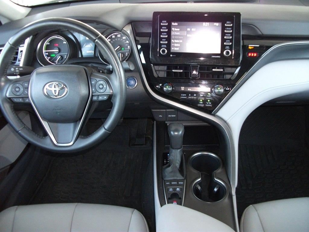 Toyota Camry Hybrid SE 2022