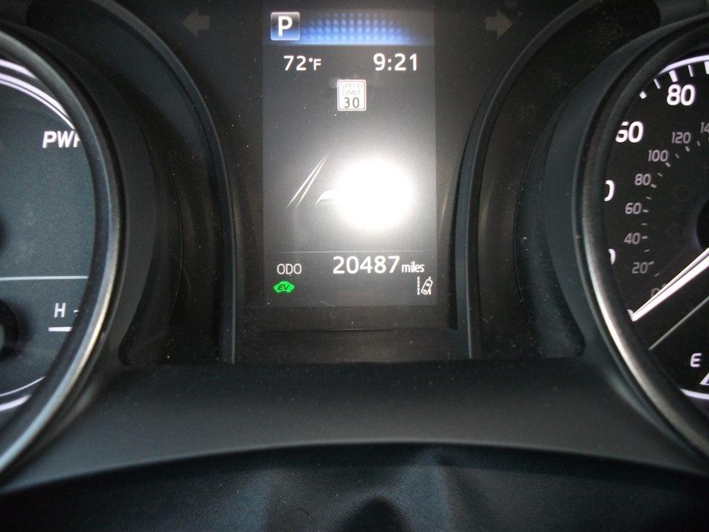 Toyota Camry Hybrid SE 2022