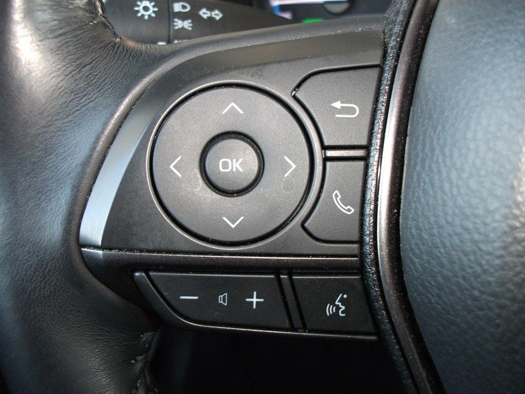 Toyota Camry Hybrid SE 2022