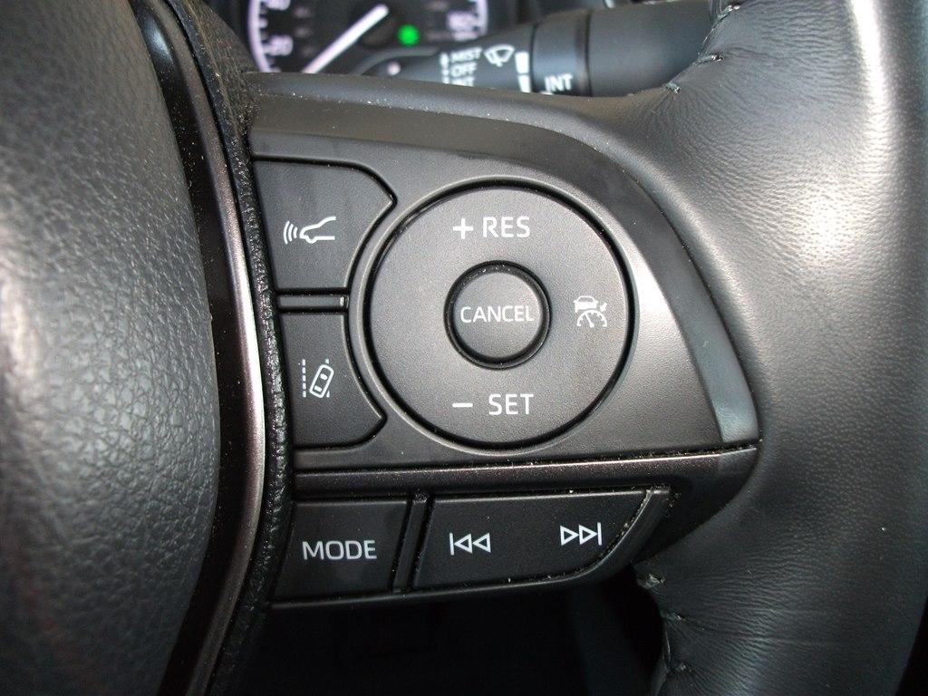 Toyota Camry Hybrid SE 2022