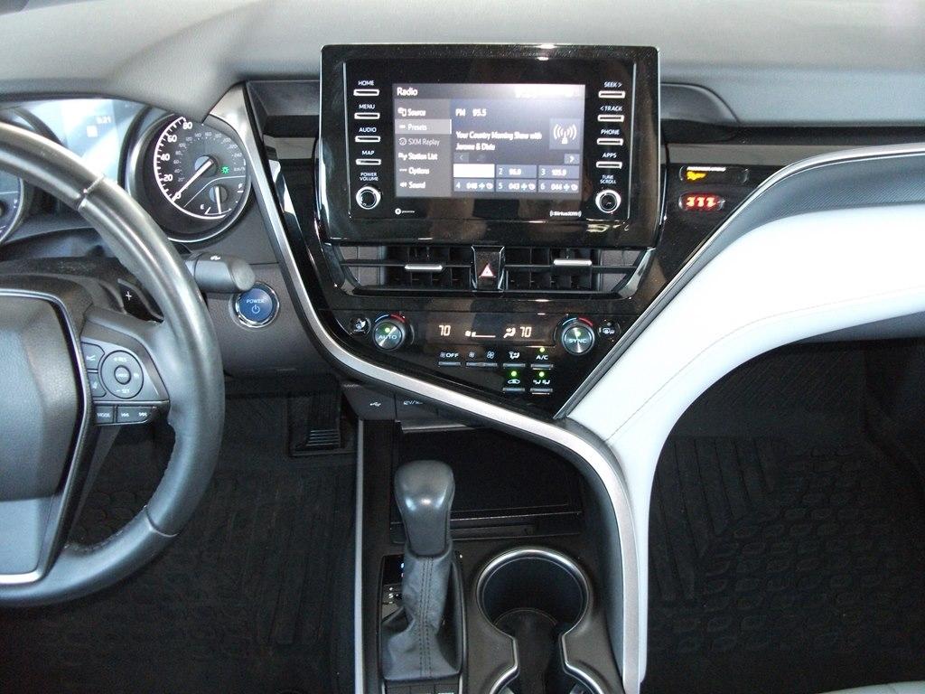 Toyota Camry Hybrid SE 2022