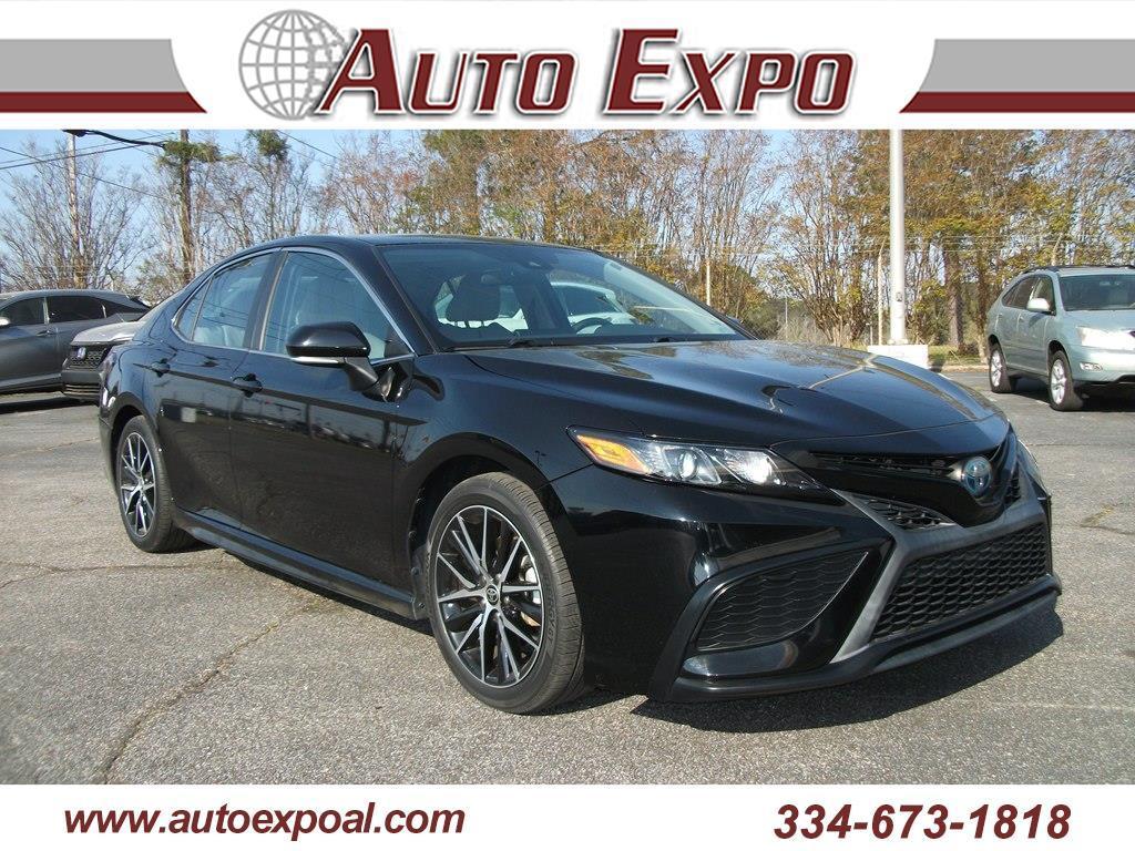 2022 Toyota Camry Hybrid SE