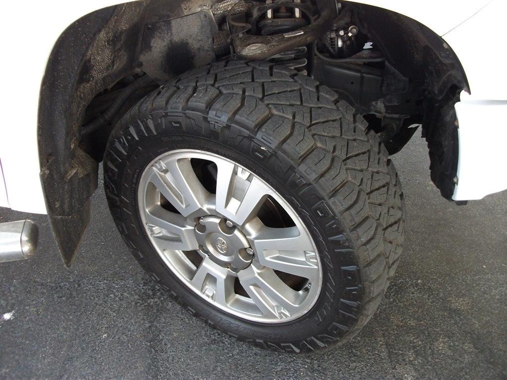 Toyota Tundra Platinum CrewMax 5.7L FFV 4WD 2015