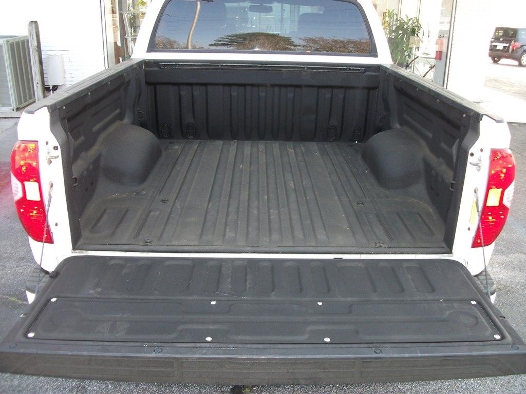 Toyota Tundra Platinum CrewMax 5.7L FFV 4WD 2015