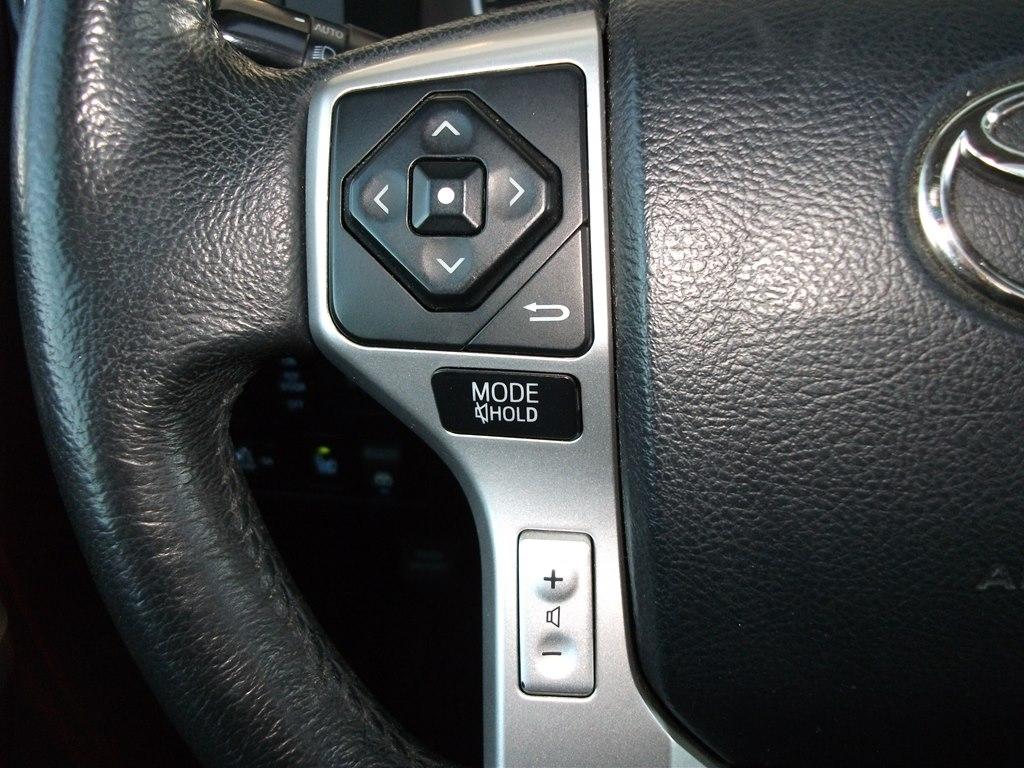 Toyota Tundra Platinum CrewMax 5.7L FFV 4WD 2015