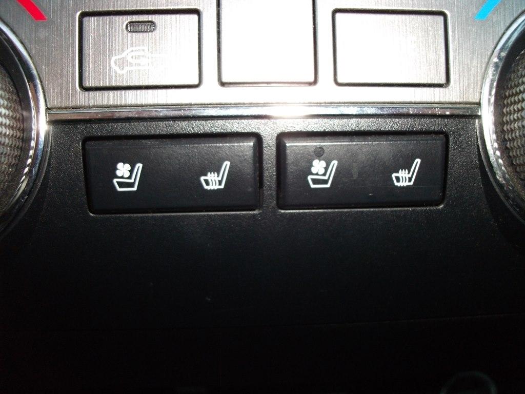 Toyota Tundra Platinum CrewMax 5.7L FFV 4WD 2015