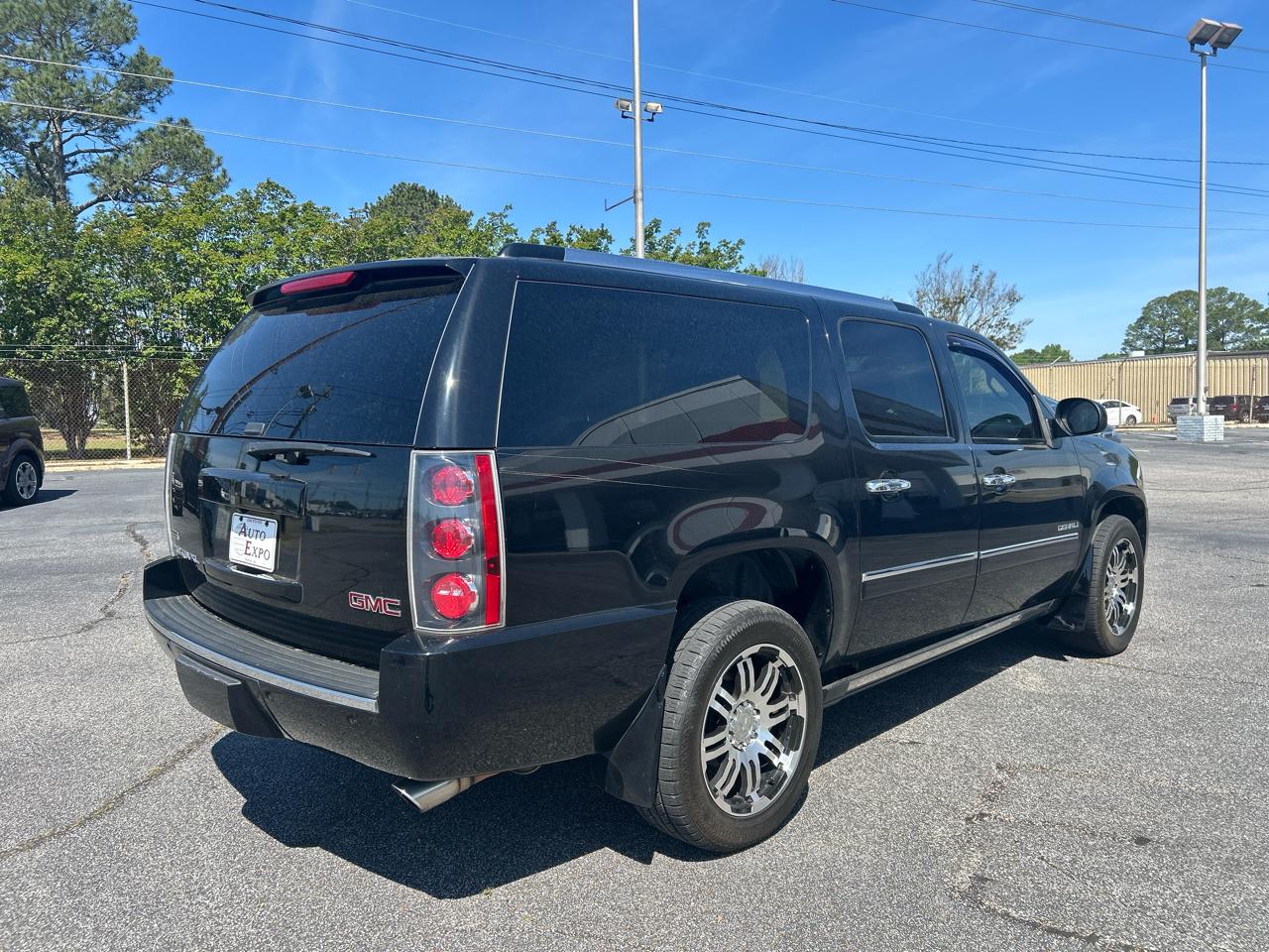 GMC Yukon Denali XL 4WD 2011
