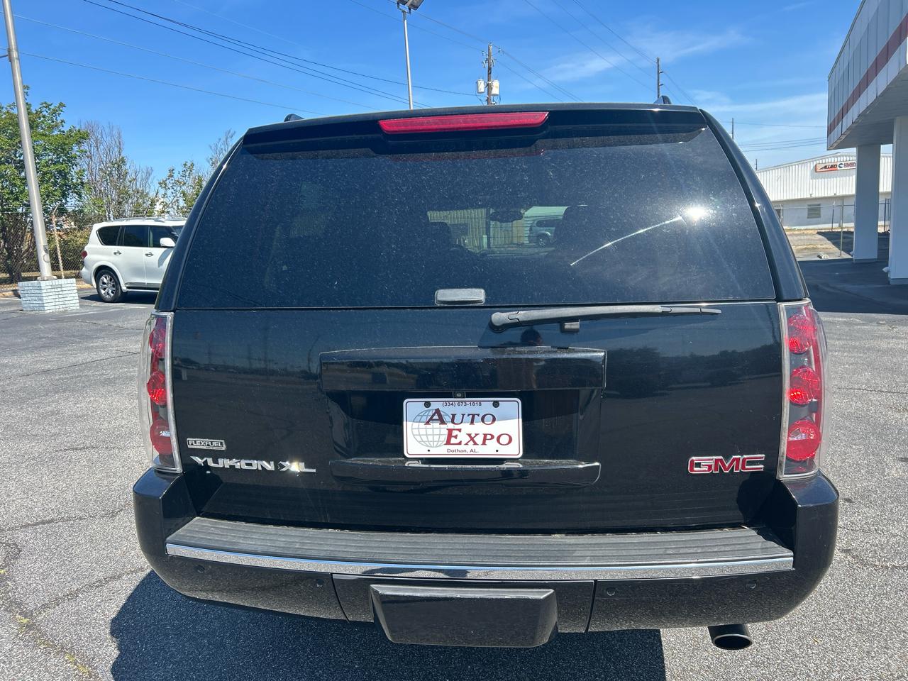 GMC Yukon Denali XL 4WD 2011