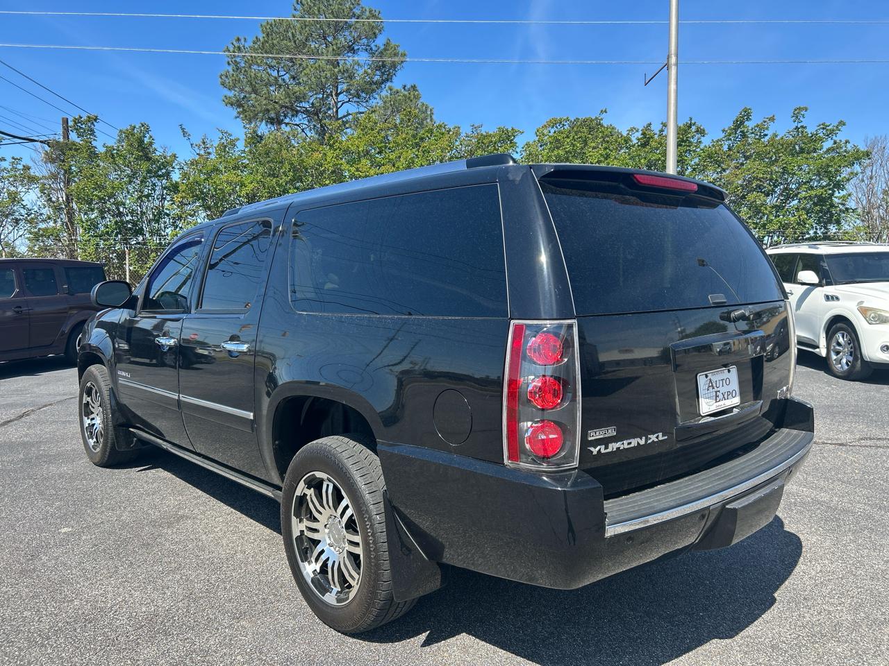GMC Yukon Denali XL 4WD 2011