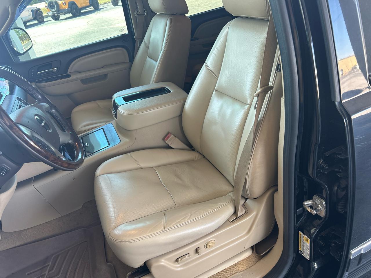 GMC Yukon Denali XL 4WD 2011