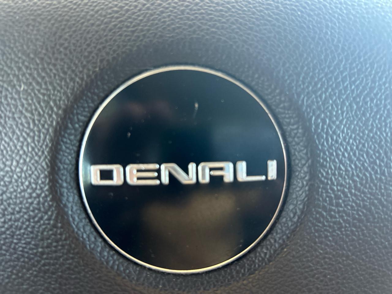 GMC Yukon Denali XL 4WD 2011