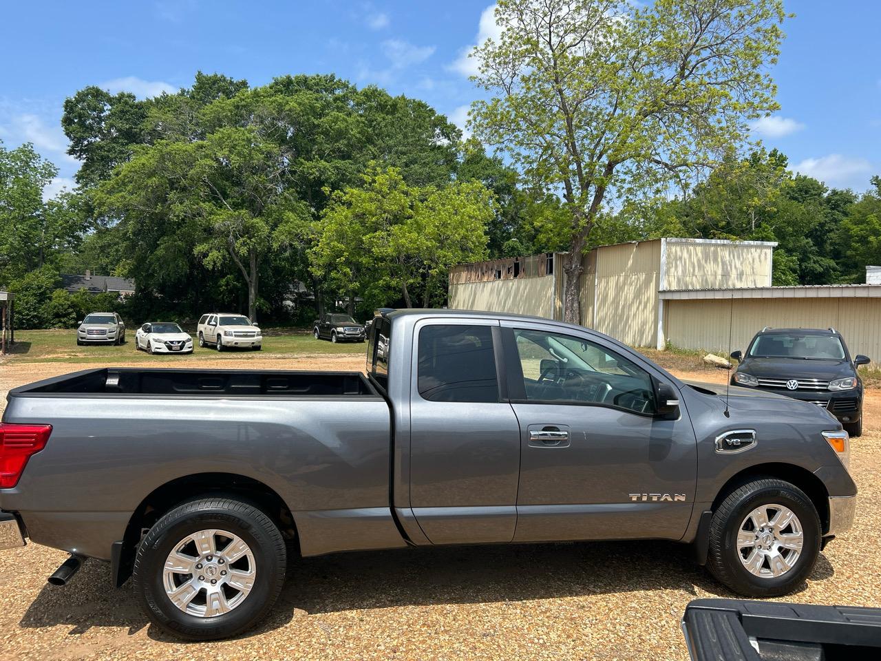 Nissan Titan SV King Cab 4WD 2017
