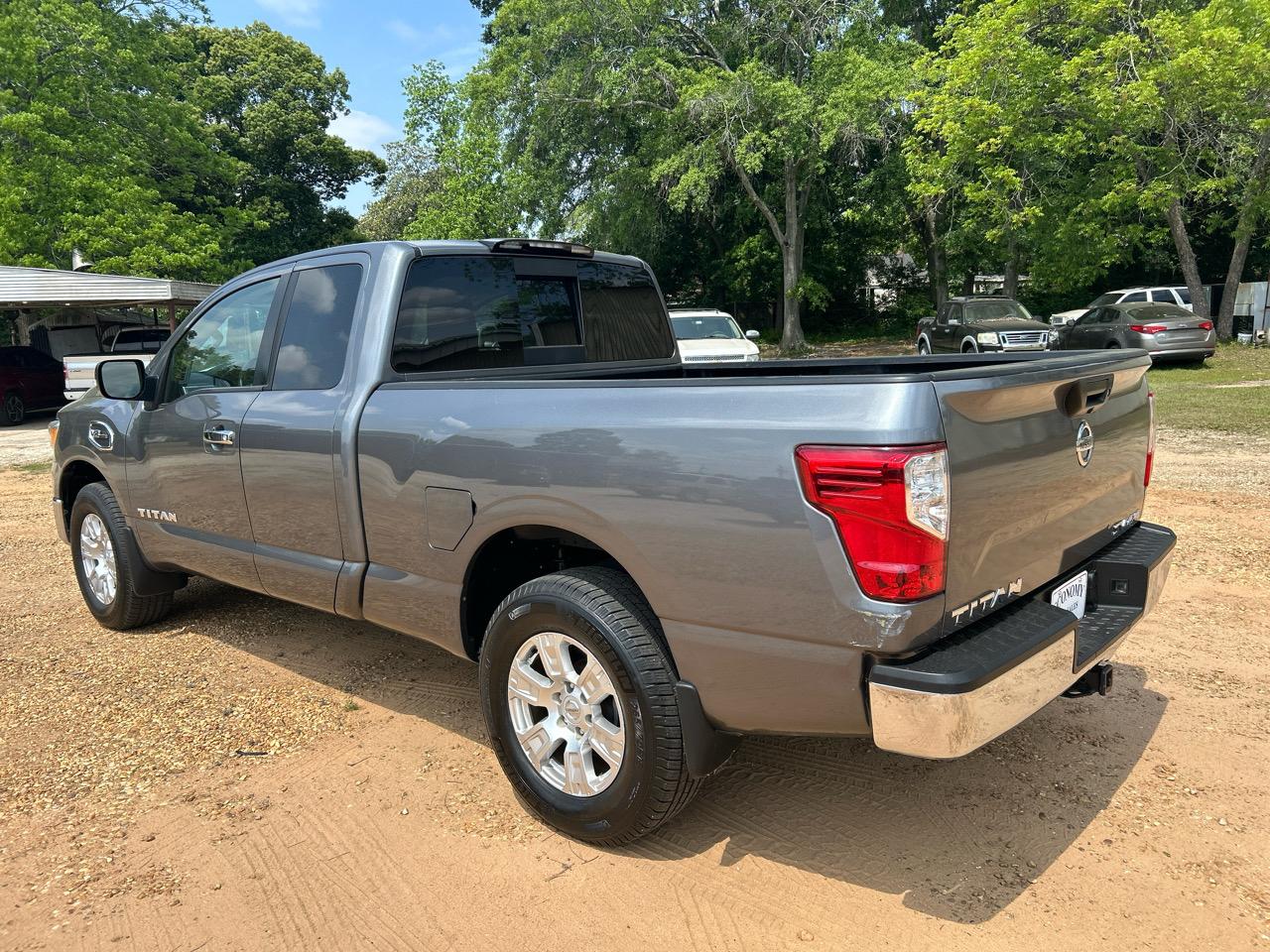 Nissan Titan SV King Cab 4WD 2017