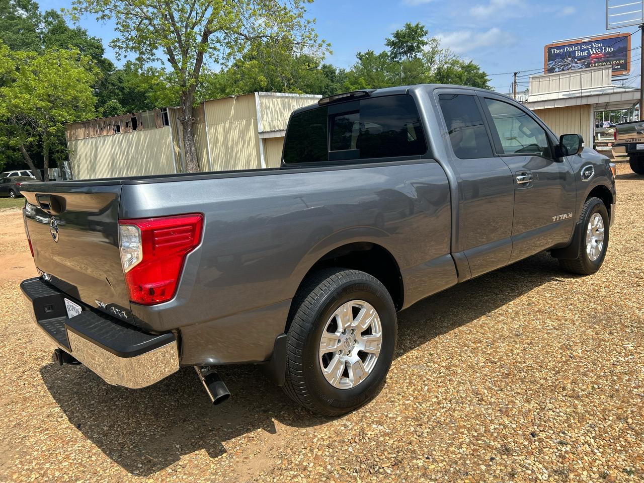 Nissan Titan SV King Cab 4WD 2017