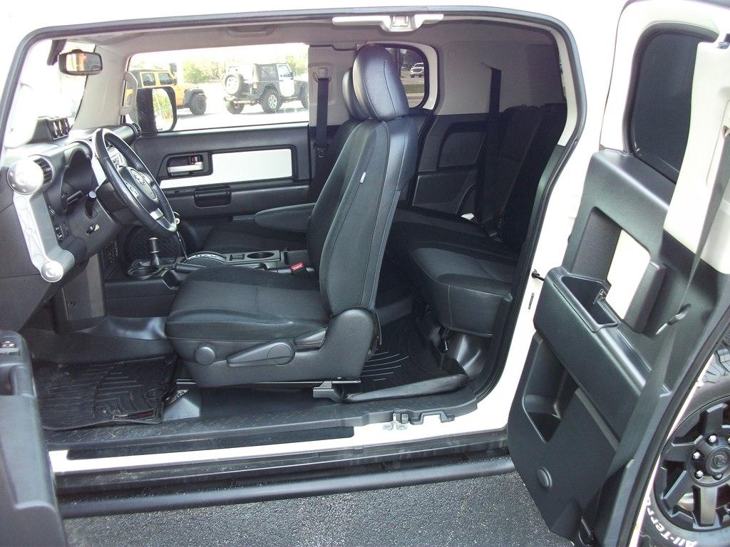 Toyota FJ Cruiser 4WD AT 2014