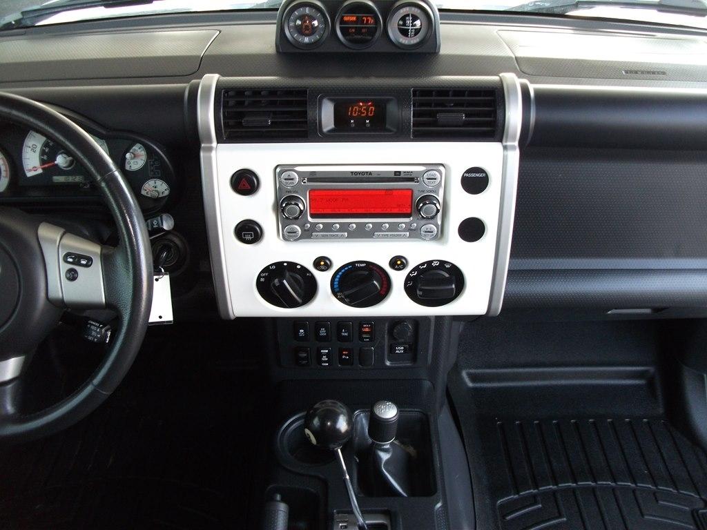 Toyota FJ Cruiser 4WD AT 2014