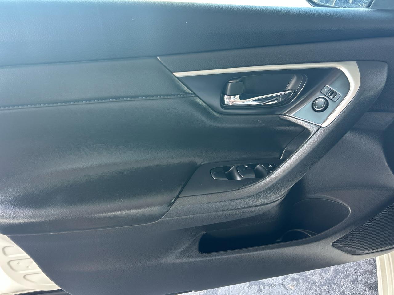 Nissan Altima SR 4D Sedan 2017