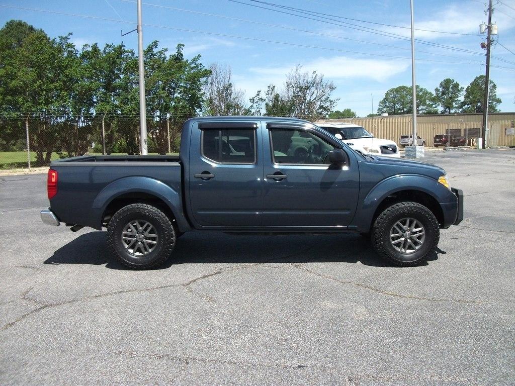 Nissan Frontier SV Crew Cab 5AT 4WD 2018