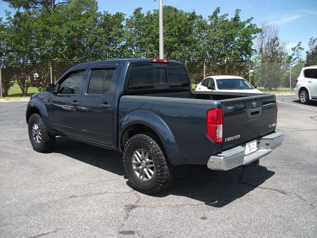 Nissan Frontier SV Crew Cab 5AT 4WD 2018