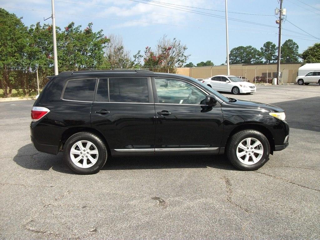 Toyota Highlander Base 2WD V6 2013