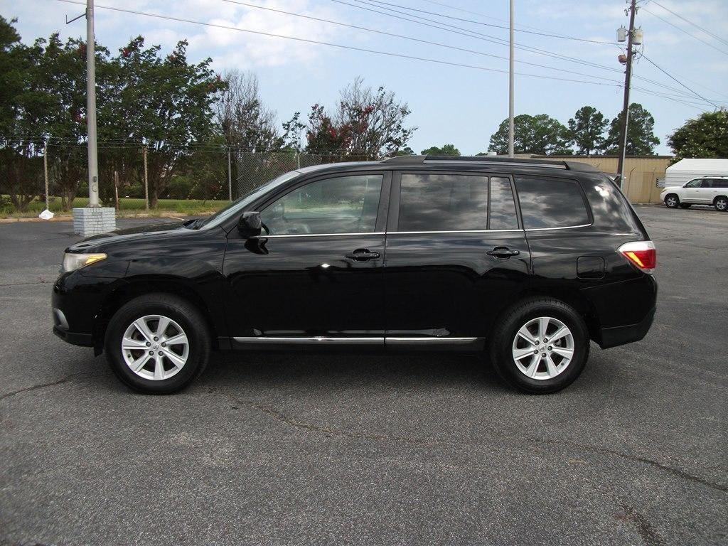Toyota Highlander Base 2WD V6 2013
