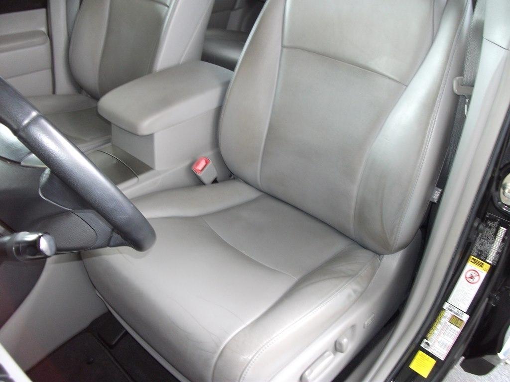 Toyota Highlander Base 2WD V6 2013