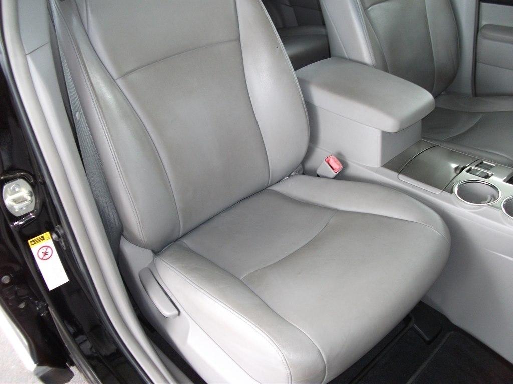Toyota Highlander Base 2WD V6 2013