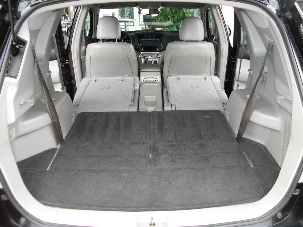Toyota Highlander Base 2WD V6 2013
