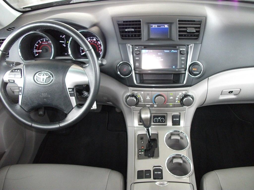 Toyota Highlander Base 2WD V6 2013
